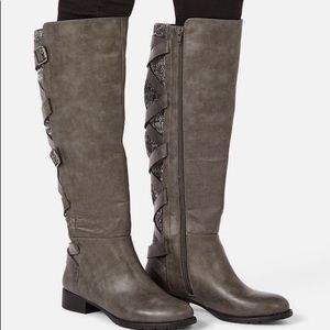 BRAND NEW Just Fab julip flat boot